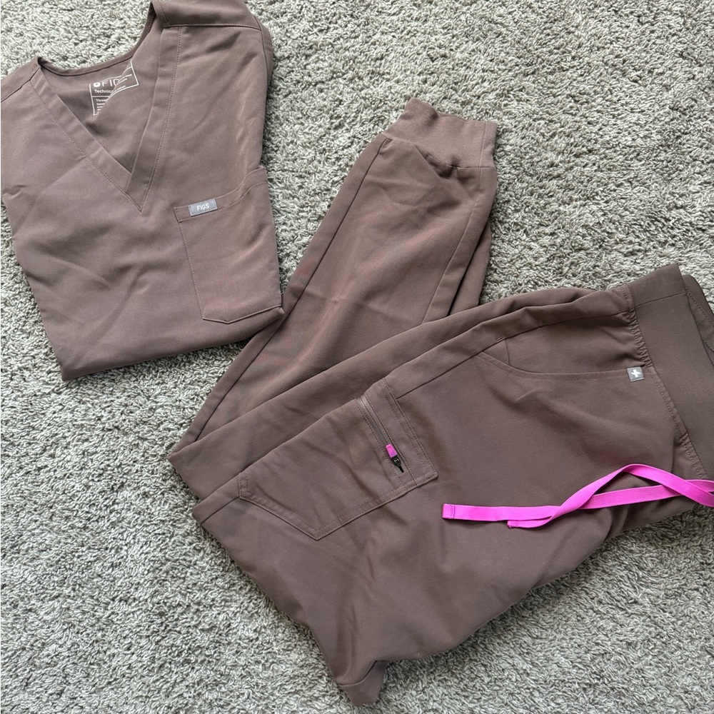 Figs Zamora jogger and Caterina top